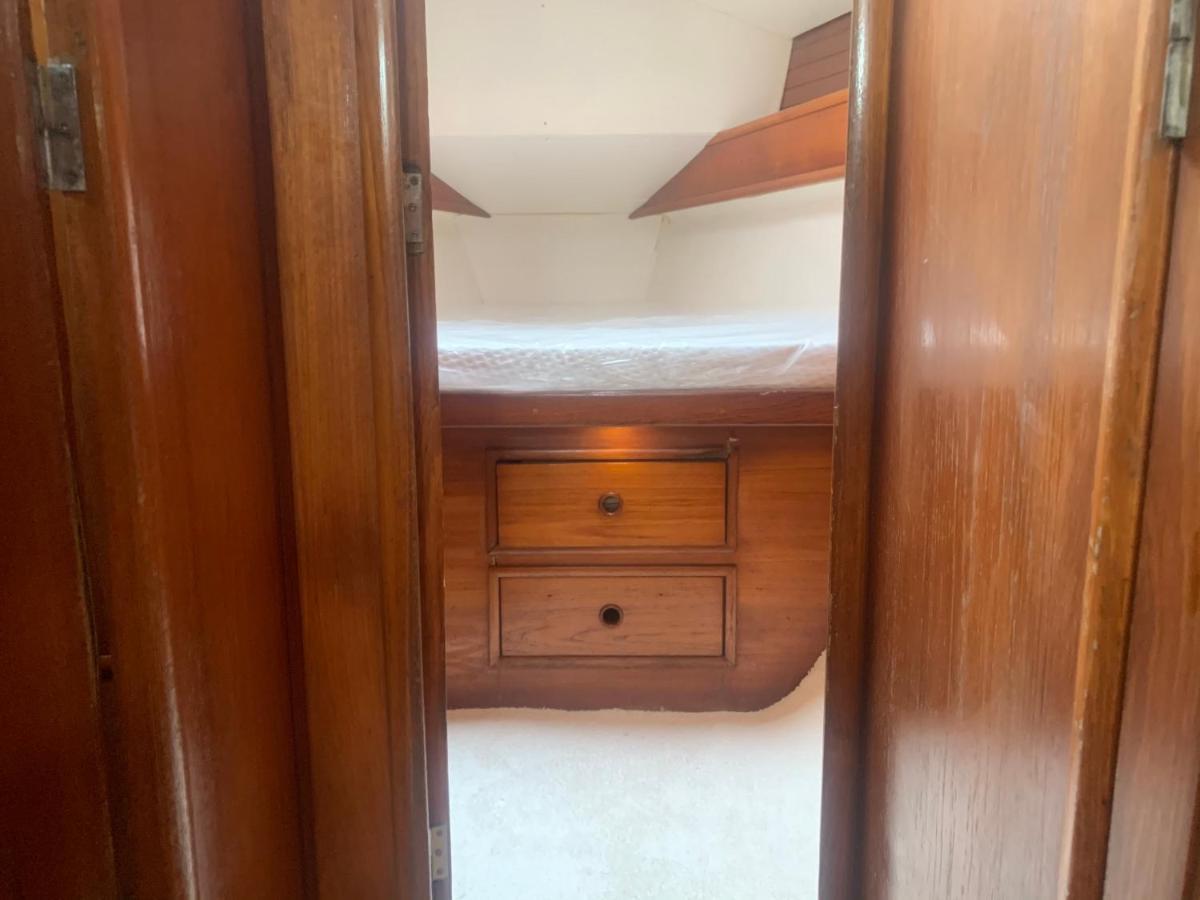 Отель Nuit Sur Un Bateau Ла-Рошель Экстерьер фото
