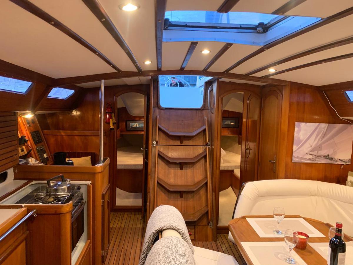 Отель Nuit Sur Un Bateau Ла-Рошель Экстерьер фото