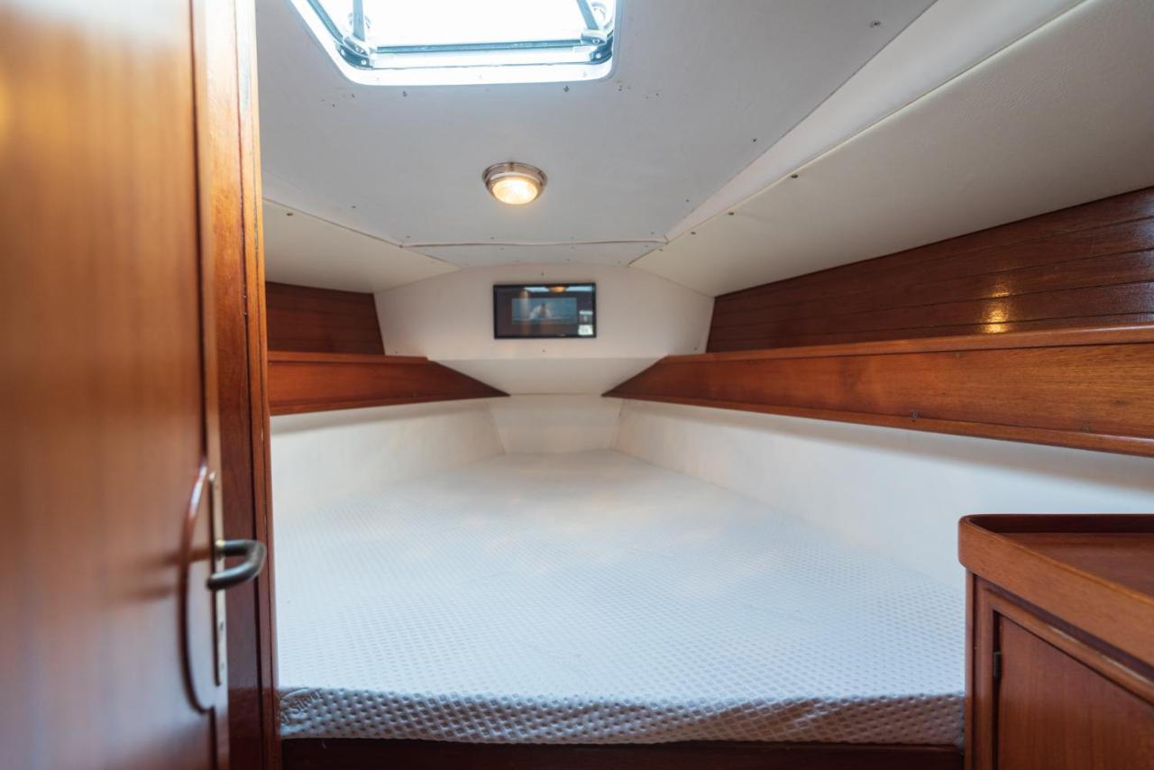 Отель Nuit Sur Un Bateau Ла-Рошель Экстерьер фото