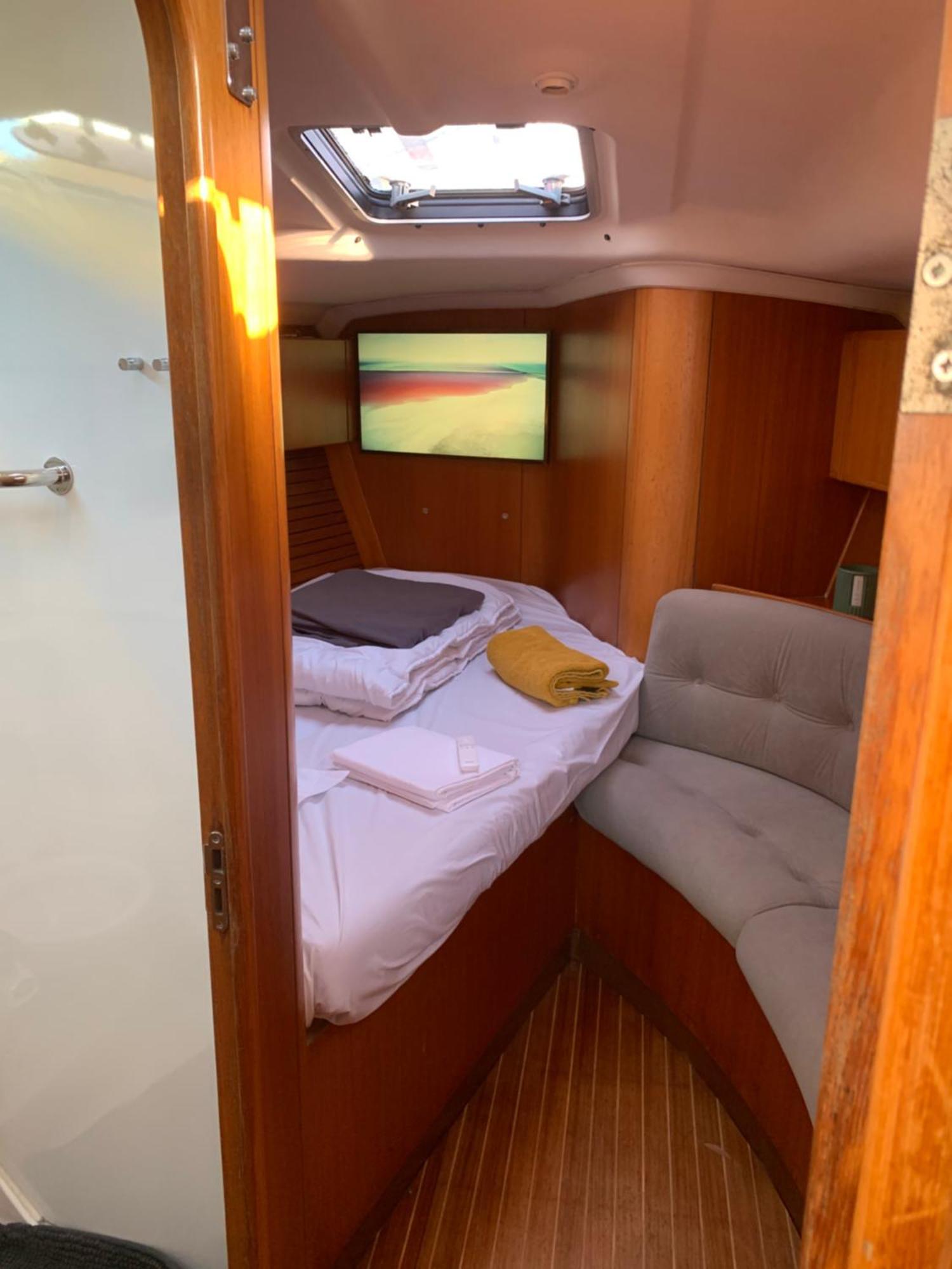 Отель Nuit Sur Un Bateau Ла-Рошель Экстерьер фото