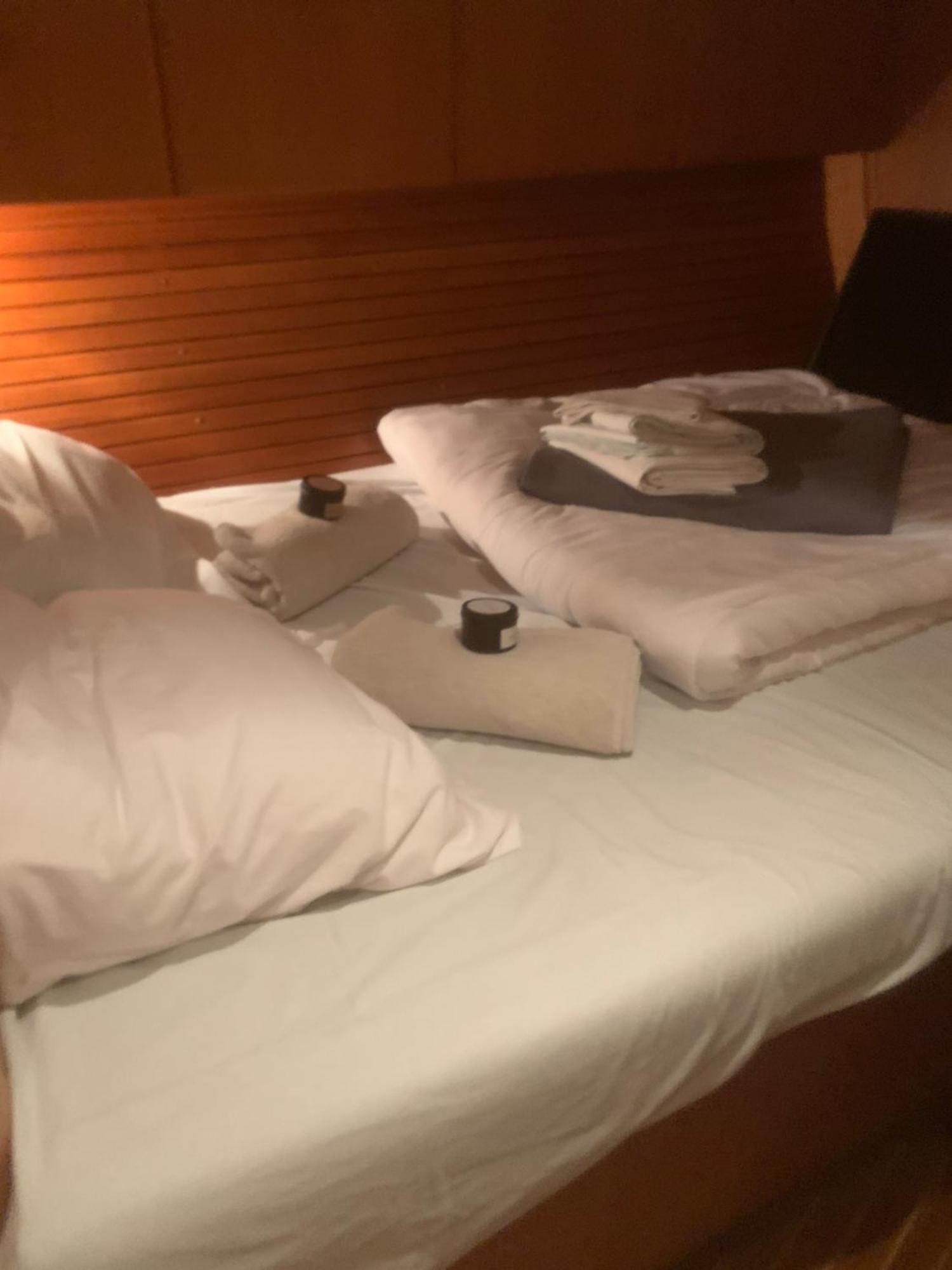 Отель Nuit Sur Un Bateau Ла-Рошель Экстерьер фото